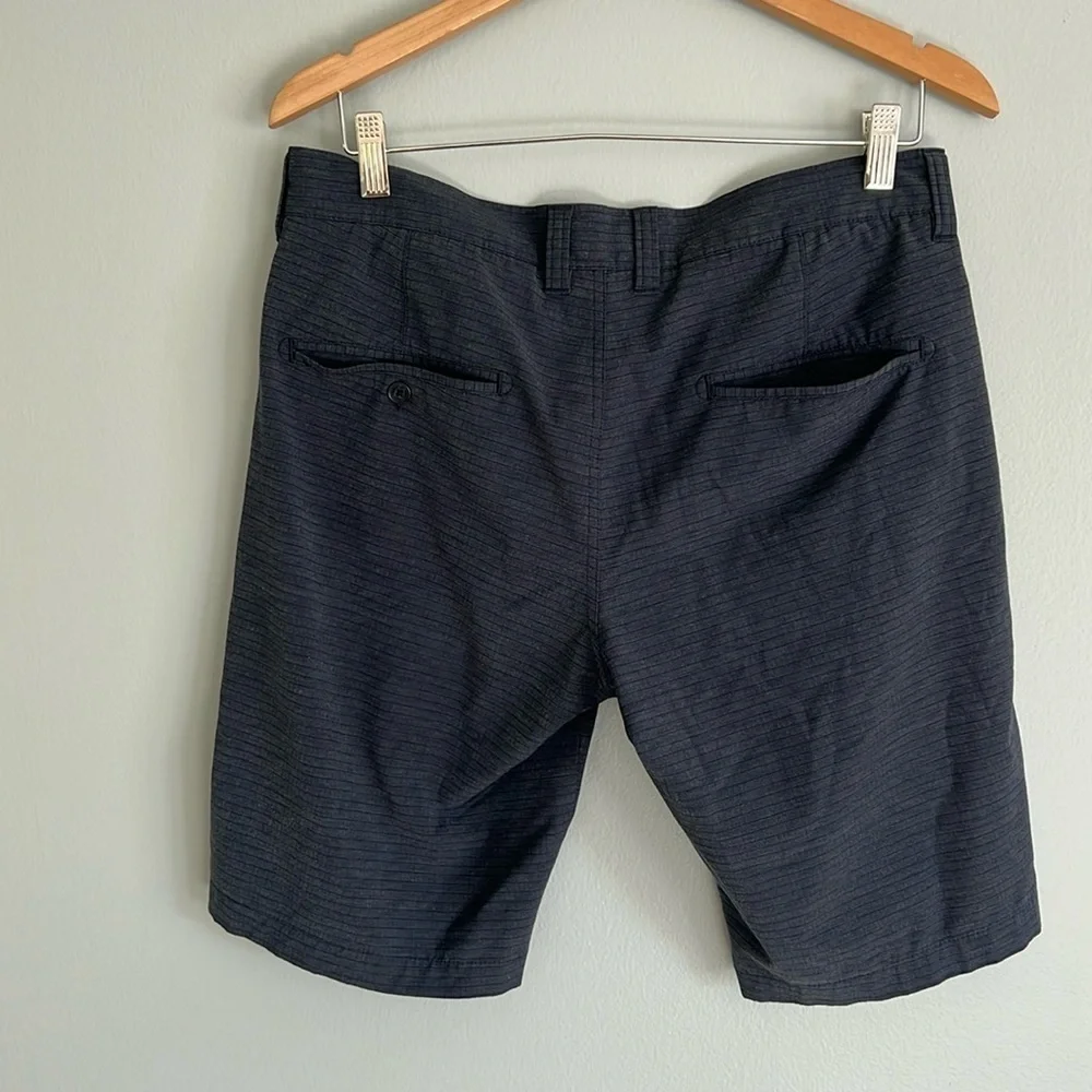 TRAVIS MATHEW MENS BECK PERFORMANCE GOLF SHORTS 32 WAIST
